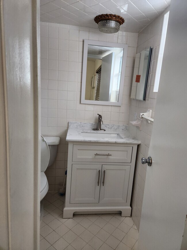 Building Photo - 2312 NE 4th St