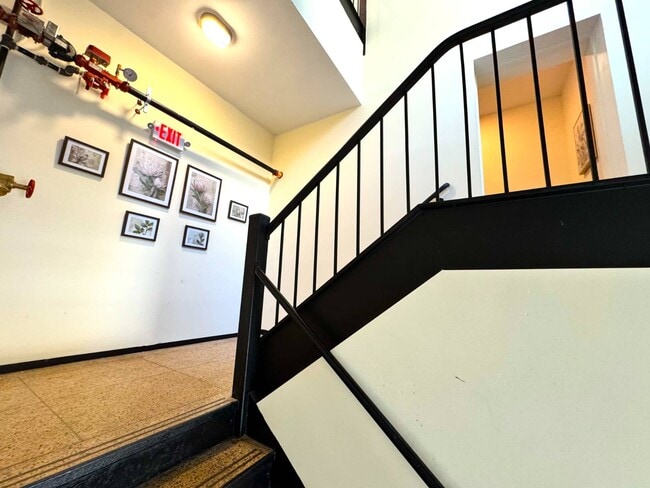 Building Photo - 480 S Salina St