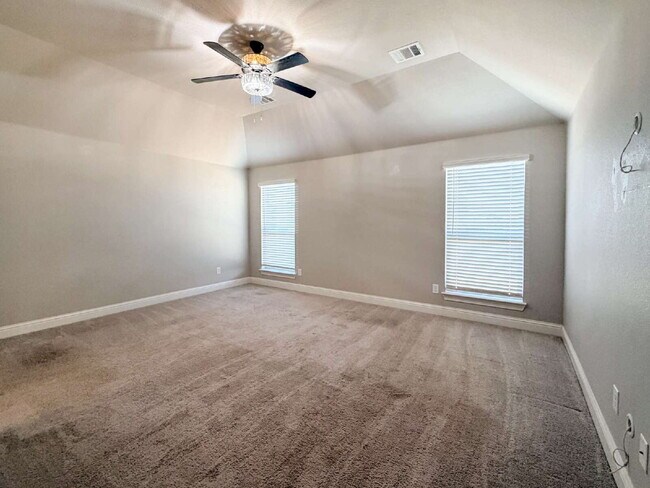 Building Photo - Charming 3-Bed Oasis with 2 Baths and Spacious 2045 Sq Ft Living in Burleson ISD!