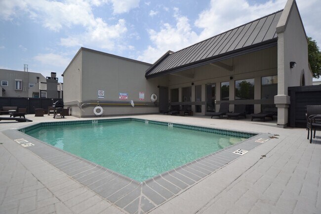 Building Photo - Remodel Condo - Minutes to Downtown Austin