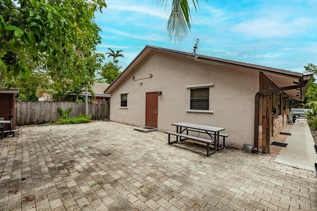 Primary Photo - 1786 SW 22nd St