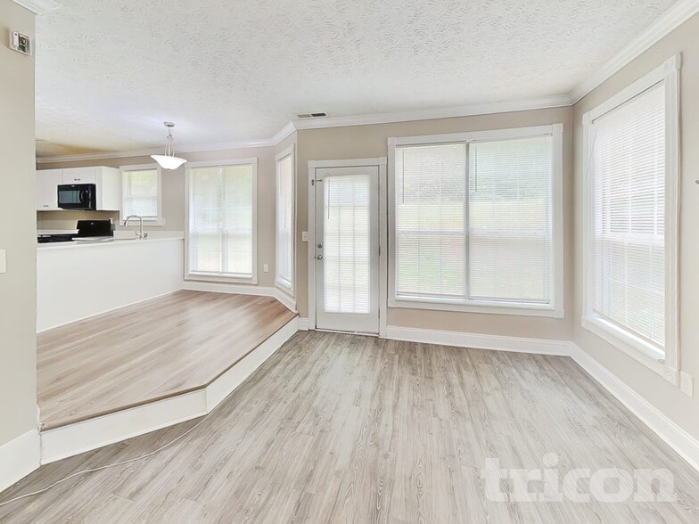 Building Photo - 3520 Willow Tree Cir