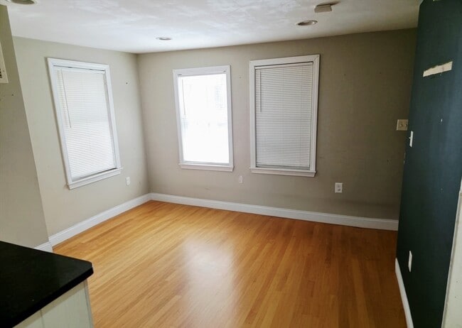 Building Photo - 37 Harvard St