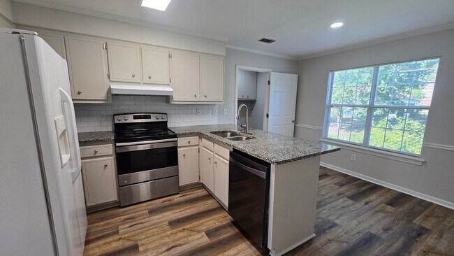 Building Photo - 123 Moss Creek Dr