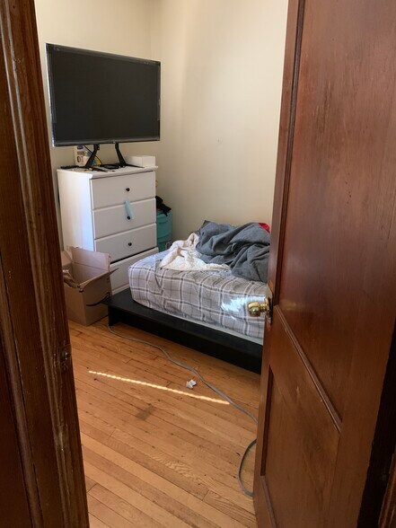 Building Photo - 156 BENSON ST