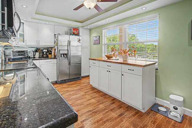 Building Photo - 3930 Oaks Clubhouse Dr