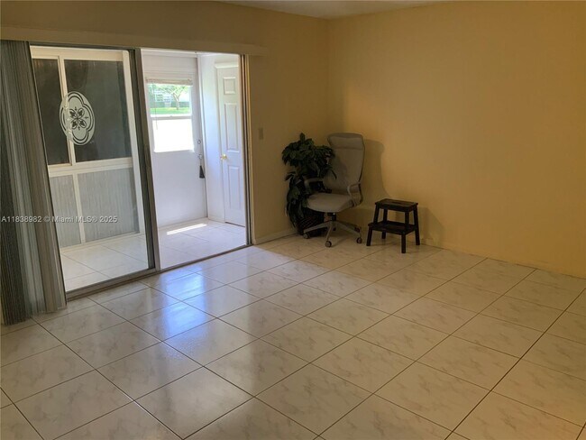 Building Photo - 2405 Antigua Cir