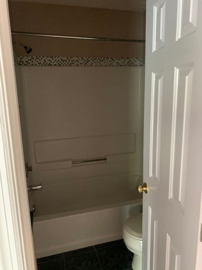 Building Photo - 907 Clarendon St~Haymount