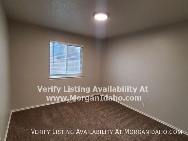 Building Photo - 521 S Valley Dr