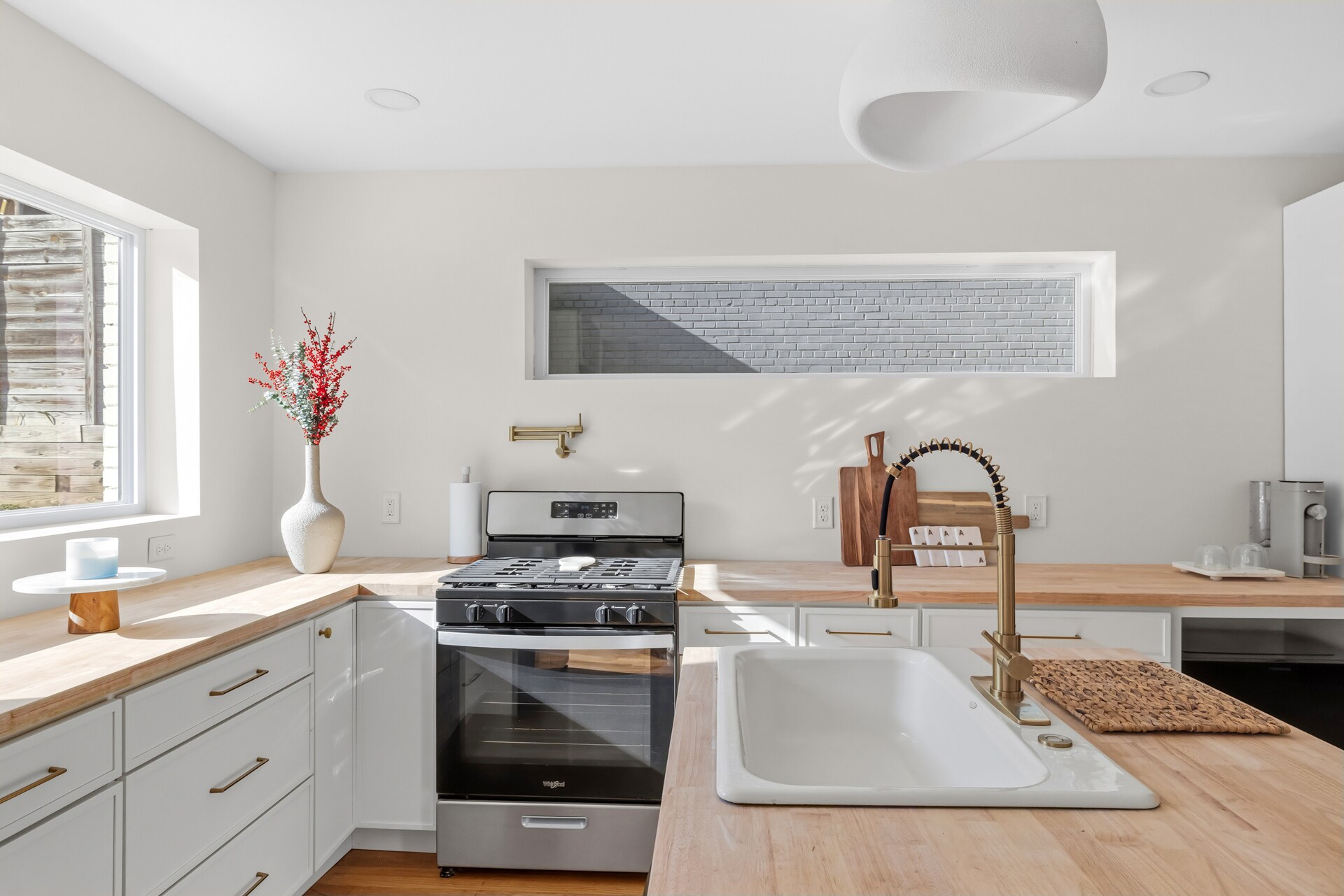 Building Photo - 125 Urell Pl NE