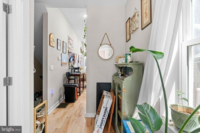 Building Photo - 2234 Master St