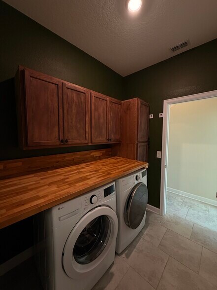 Building Photo - 4452 Seven Canyons Dr