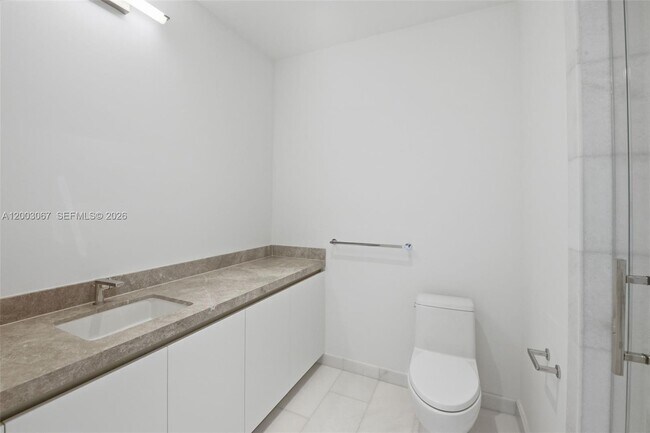 Building Photo - 175 SE 25th Rd