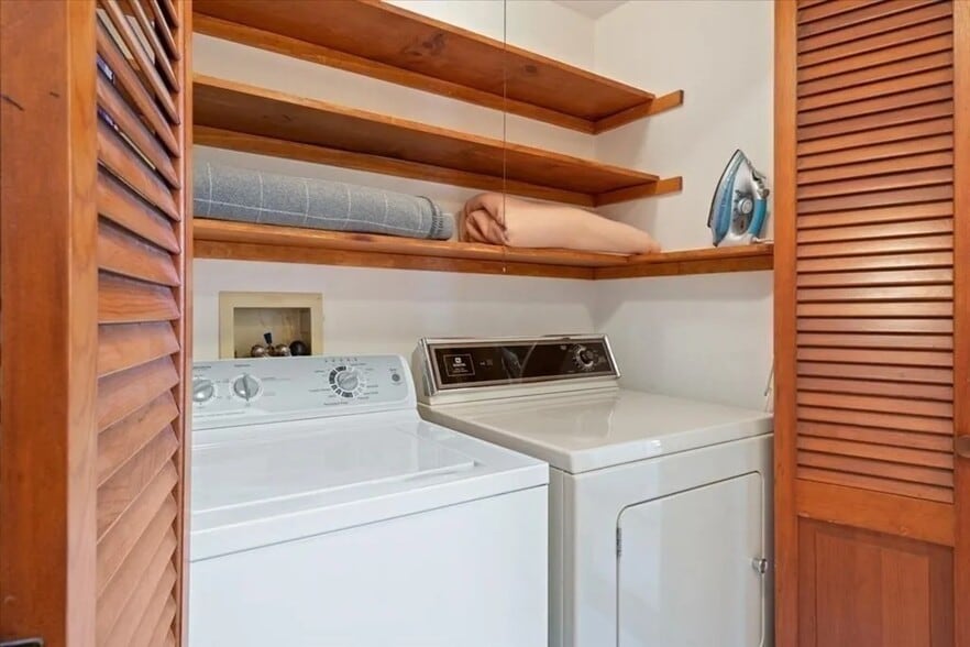 Building Photo - 16 King Philip Trl