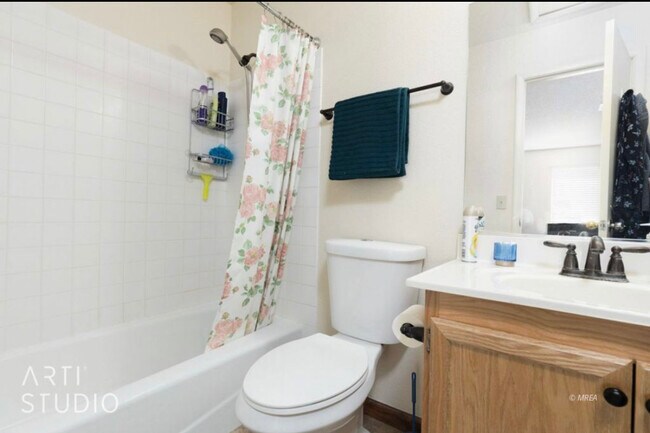 Building Photo - 459 Mesa Blvd