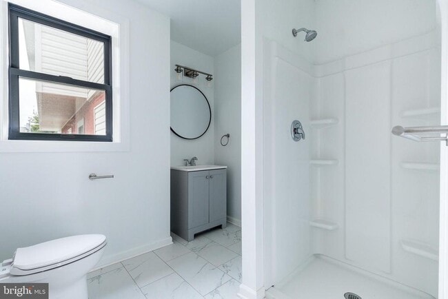 Building Photo - 32 E Elm St