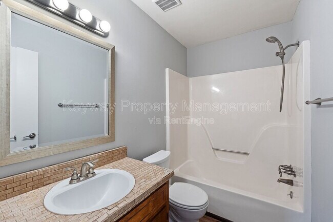 Building Photo - 3933 Miramar Dr Ext