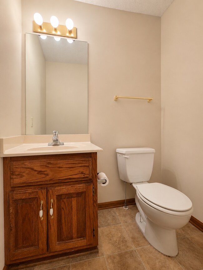 Building Photo - 3 Bed, 1.5 Bath Duplex with Garage and Extra Storage Space!