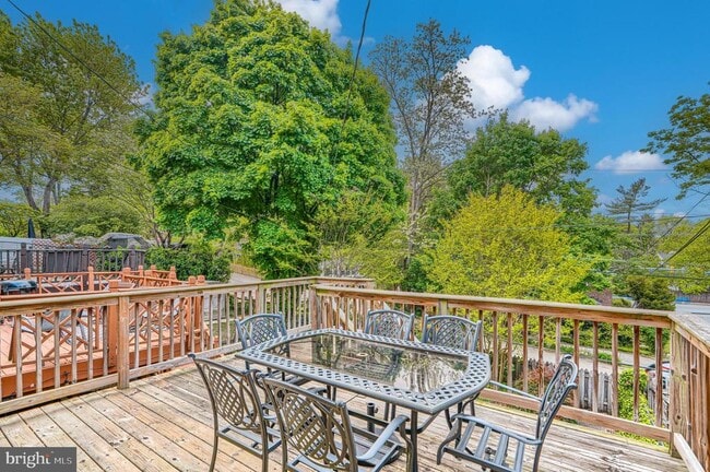 Building Photo - 372 Old Trail