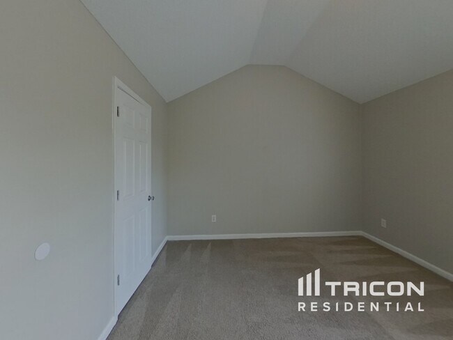 Building Photo - 1896 Roble Dr