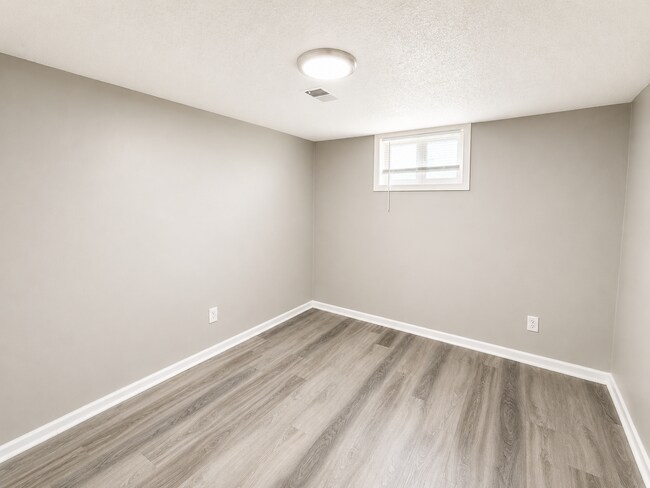 Building Photo - 339 N Kendall Dr