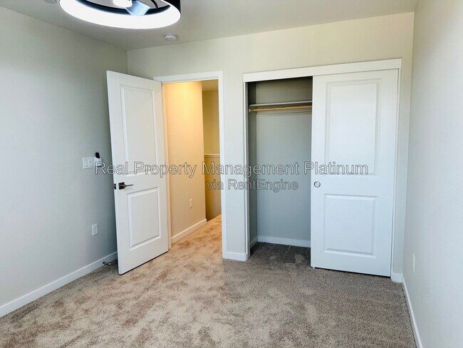 Building Photo - 616 Ophelia Ave