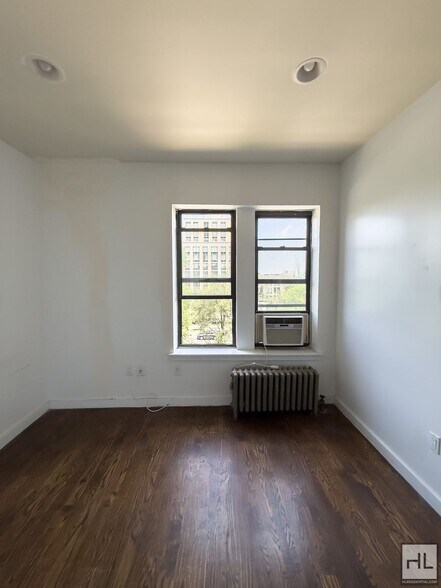 Building Photo - EASTERN PARKWAY / Renovated 2-Bedroom in P...