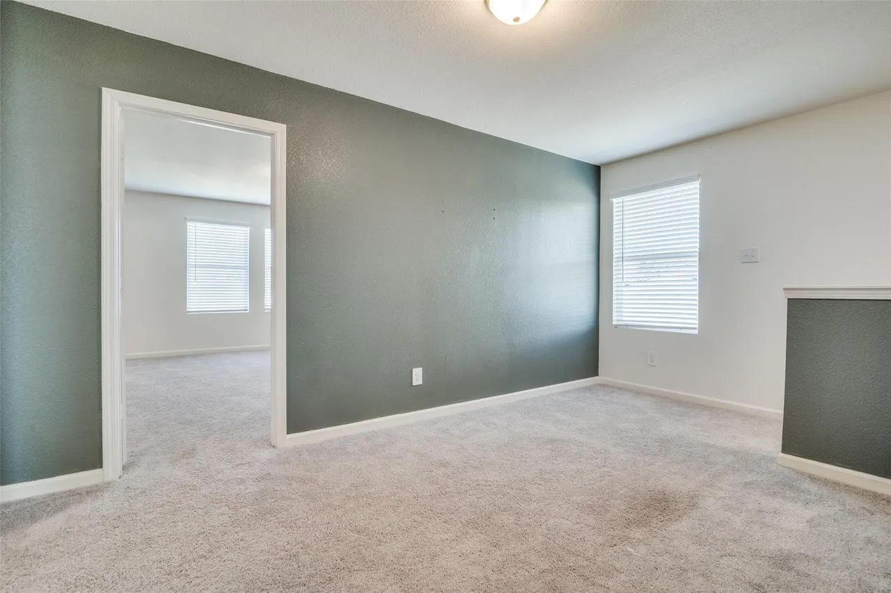 Building Photo - 731 Yorkshire Dr