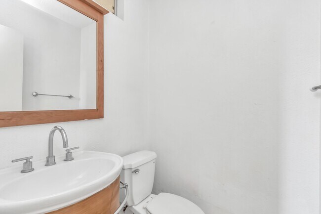 Building Photo - 12418 Mill Ridge Dr