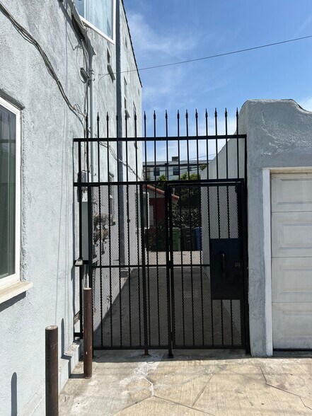 Building Photo - 1874 S Redondo Blvd