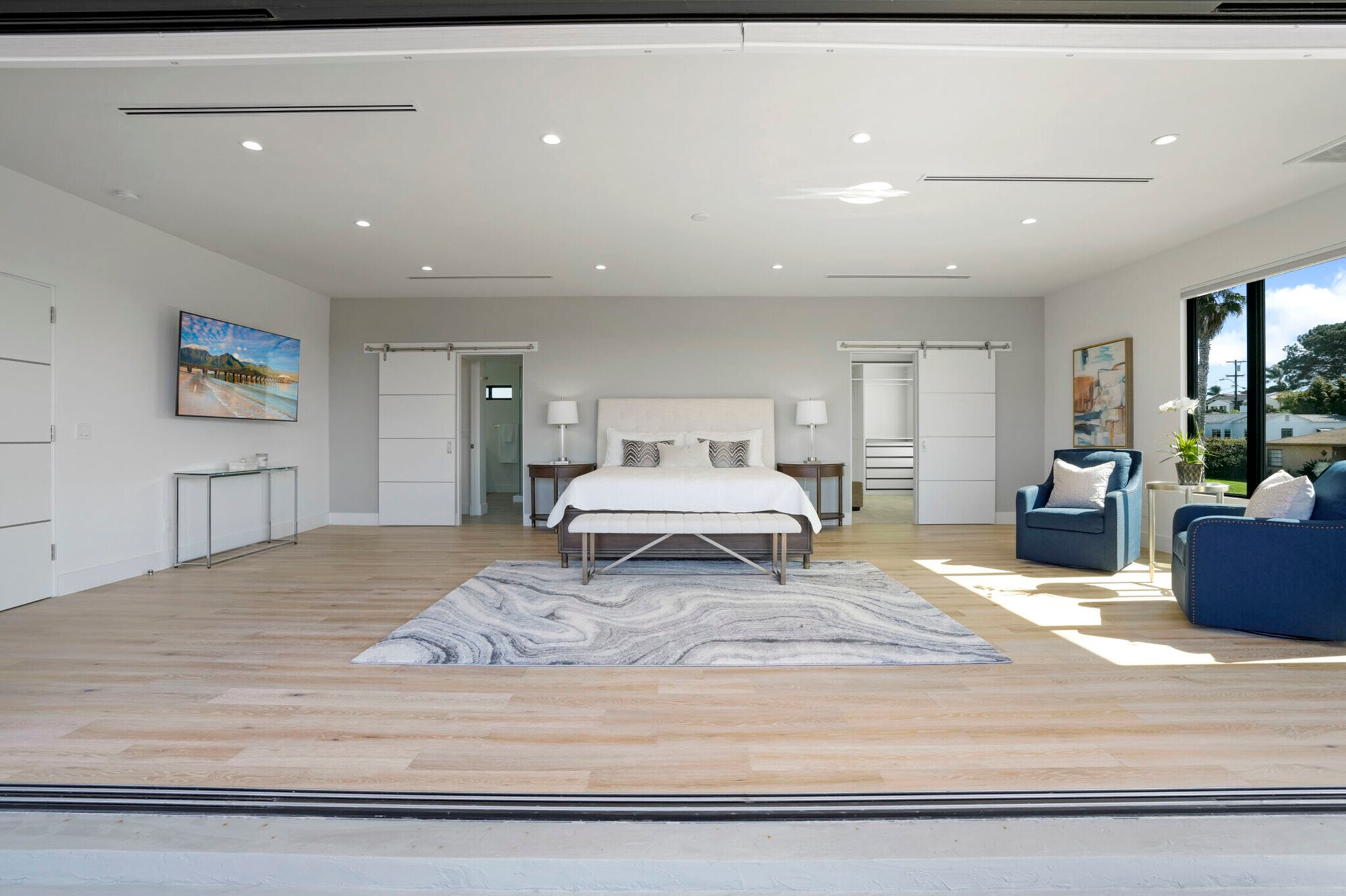 Large Master with Sliding Doors - 4386 Newport Ave