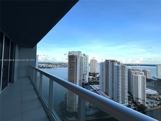 Building Photo - 475 Brickell Ave