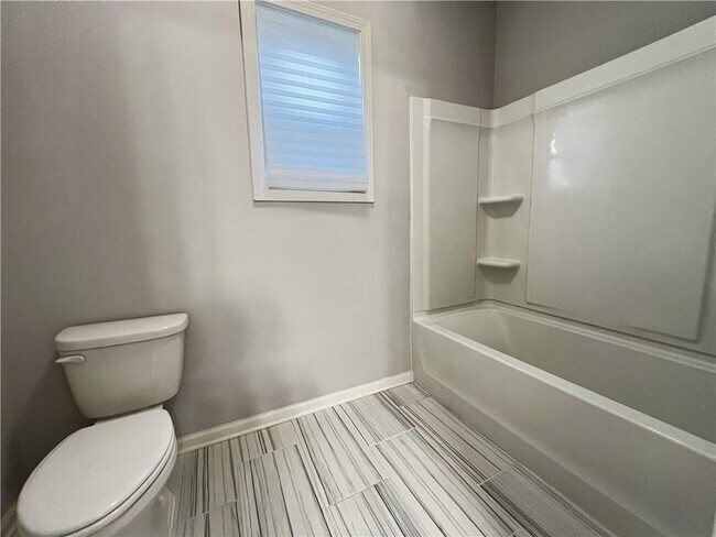 Building Photo - 4675 Silver Oak Dr SW