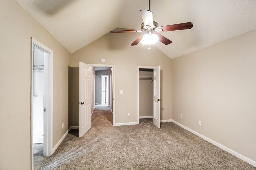 Building Photo - 6090 Crooked Creek Dr.