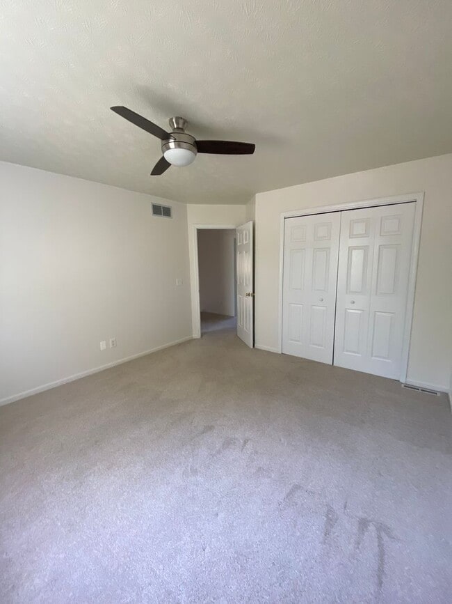 Building Photo - Spacious 4 Bedroom, 2.5 Bath Home