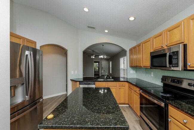 Building Photo - 447 Maple Pointe Dr