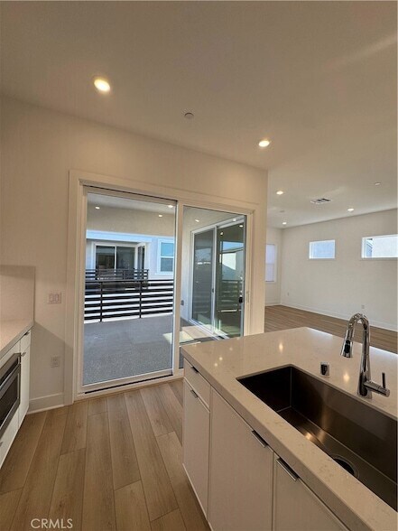 Building Photo - 436 Loon