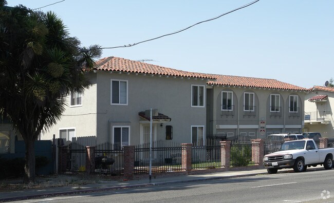Building Photo - Casa Sobrante Apartments
