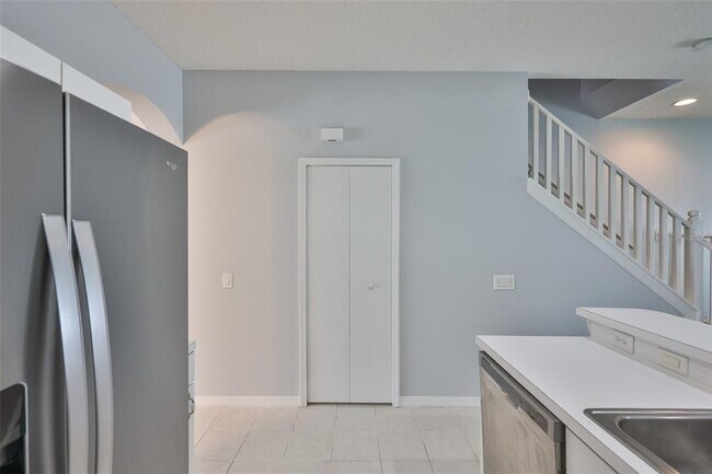 Building Photo - 12950 Kings Crossing Dr