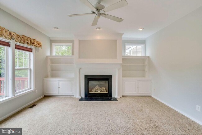 Building Photo - 26161 Rachel Hill Dr