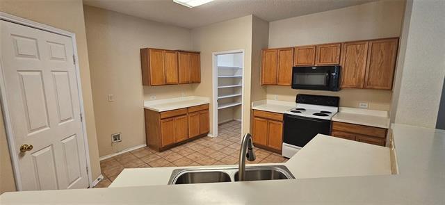 Building Photo - 2820 Deer Ridge Dr