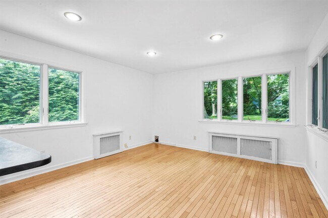 Building Photo - 721 Forest Ave