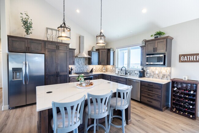 Building Photo - 2428 Sunshine Dr