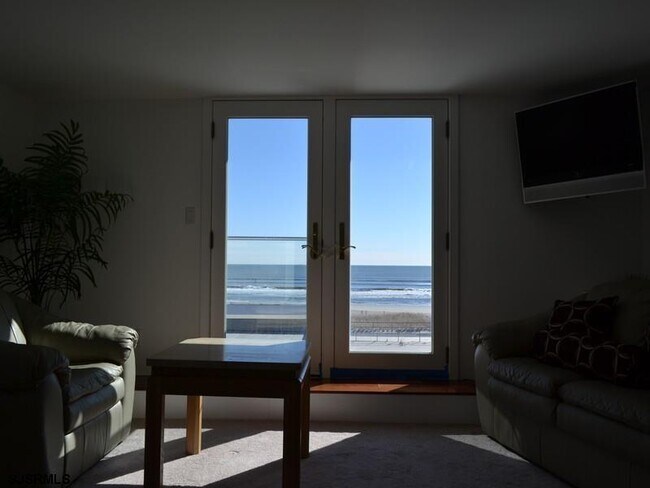 Building Photo - 110 S Richards Ave