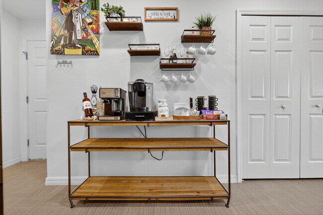 Building Photo - 644 SW Hoffenberg Ave