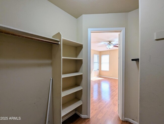 Building Photo - 8861 W Paradise Dr