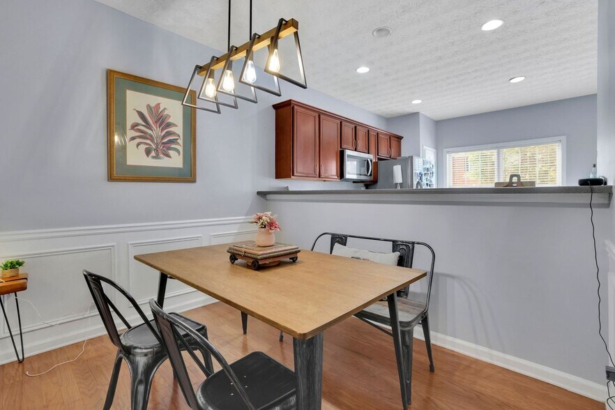 Building Photo - 541 Lantern Wood Dr