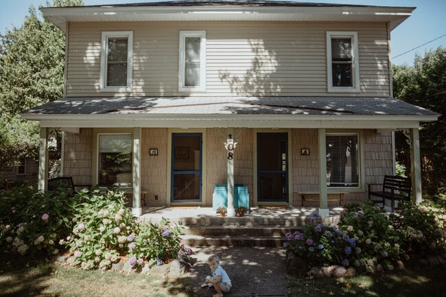 Building Photo - 108 W 6th St