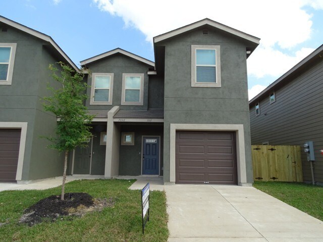 Building Photo - 7042 Lakeview Dr.