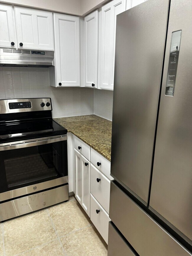 Building Photo - 7221 Golf Colony Ct